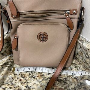 Giani Bernini Elegant Tan Crossbody Bag! A Beauty! Like NEW! No flaws!